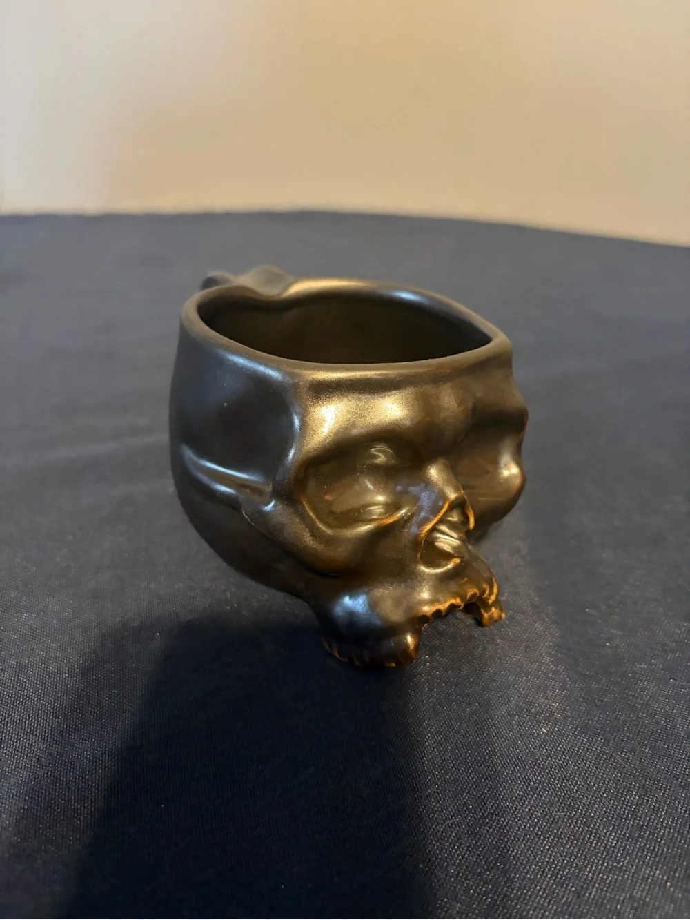 WILLIAMS SONOMA SKULL Skeleton Halloween Coffee Mug Cup Halloween Dark Brown.